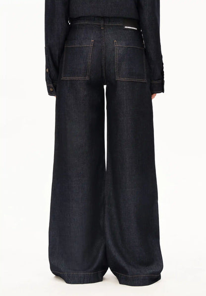 ARMEDANGELS Canada - ASTRAEAAS Tailored Pant in Rinse back view on model