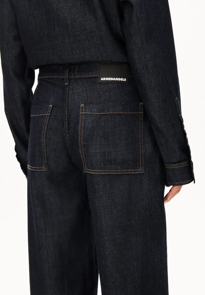ARMEDANGELS Canada - ASTRAEAAS Tailored Pant in Rinse back detail view on model with matching jacket