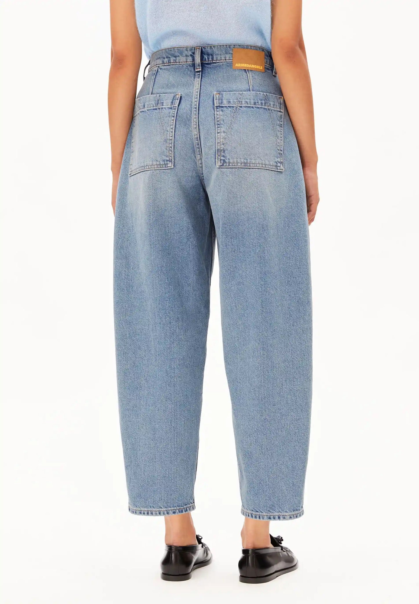 ARMEDANGELS Canada - BAARLY Carpenter Barrel Jeans in Andromedar back view on model