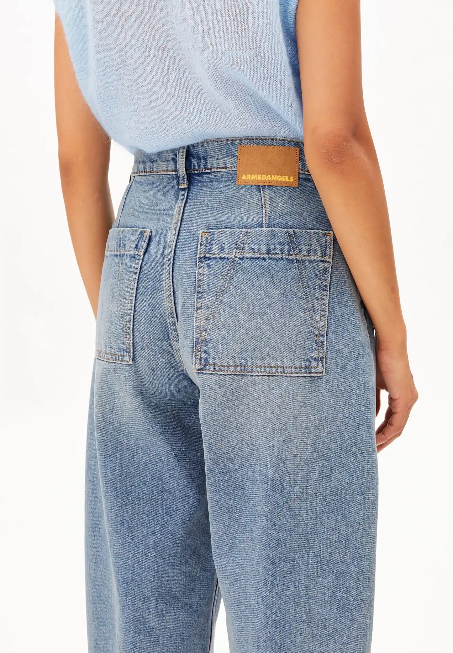 ARMEDANGELS Canada - BAARLY Carpenter Barrel Jeans in Andromedar back detail view on model of pockets