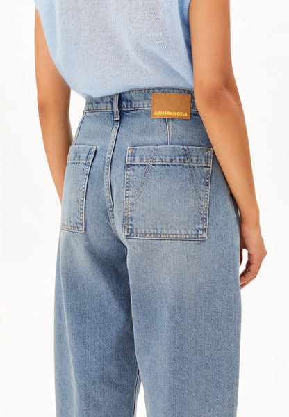 ARMEDANGELS Canada - BAARLY Carpenter Barrel Jeans in Andromedar back detail view on model of pockets