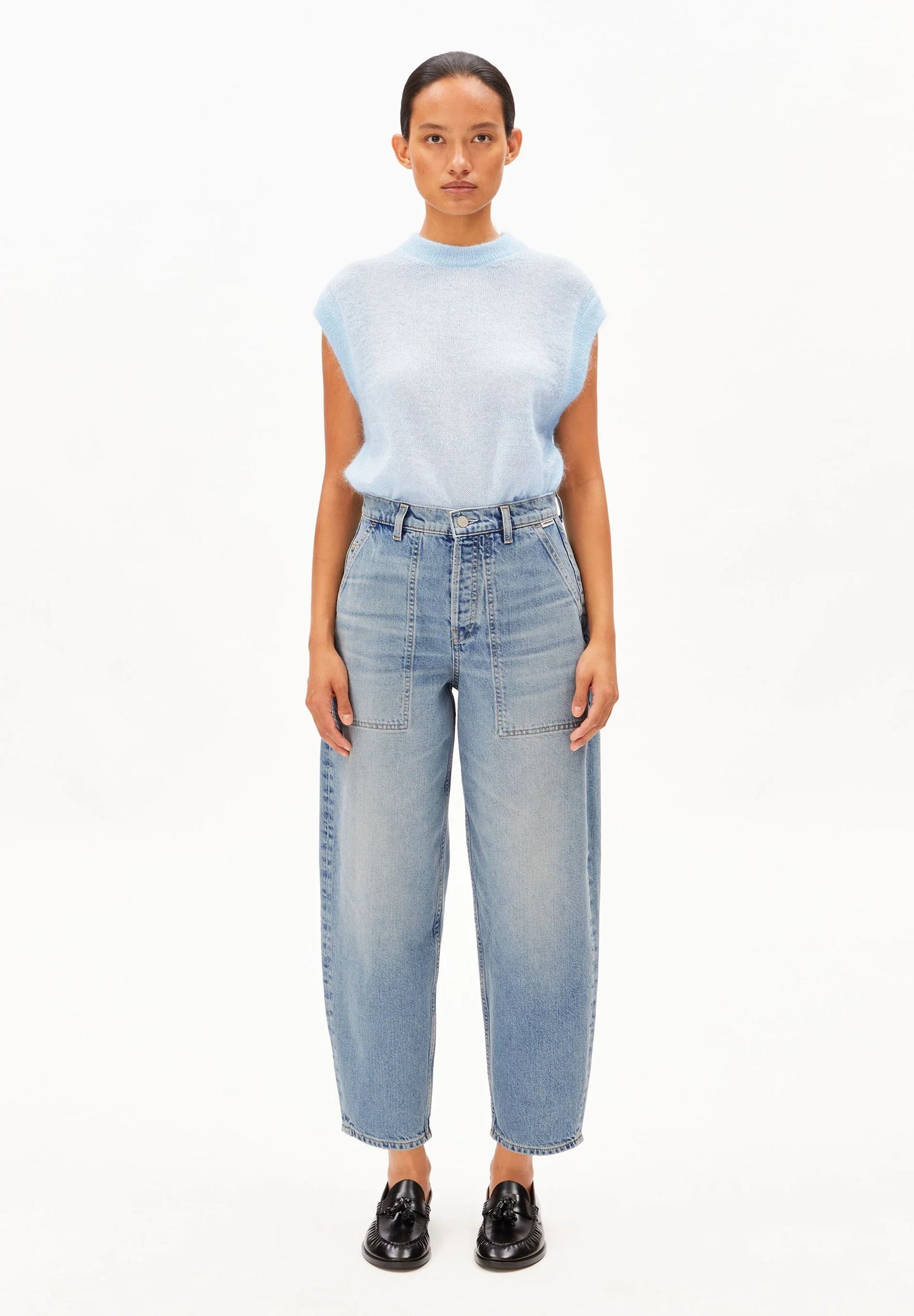 ARMEDANGELS Canada - BAARLY Carpenter Barrel Jeans in Andromedar front view on model with a light blue sweater
