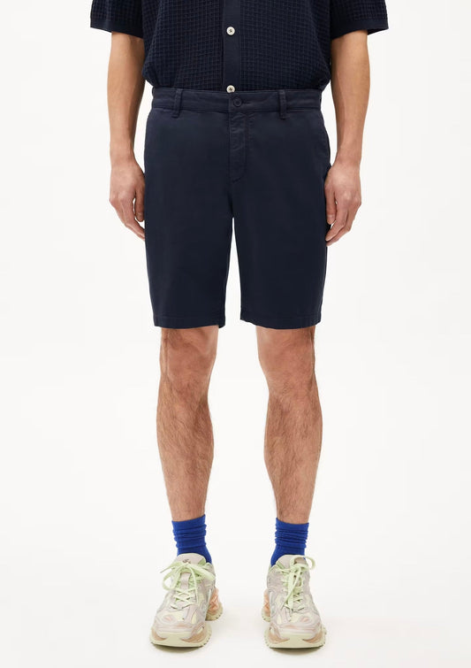 SS24 - ARMEDANGELS - Daalos Shorts in Night Sky - on model front 1 