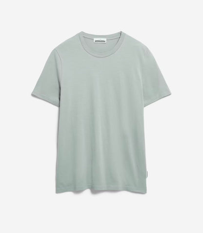 SS24 - ARMEDANGELS - Jaames T-Shirt in Morning Dew - on display front 6