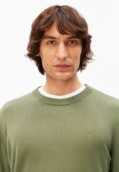 ARMEDANGELS Canada LOUKAA Sweater in Fatigue Green - close-up of sustainable organic cotton knit crew neck sweater
