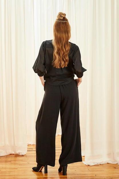 Melow Lyon Pant in Black - full-length high-waisted trousers with loose fit and side pockets