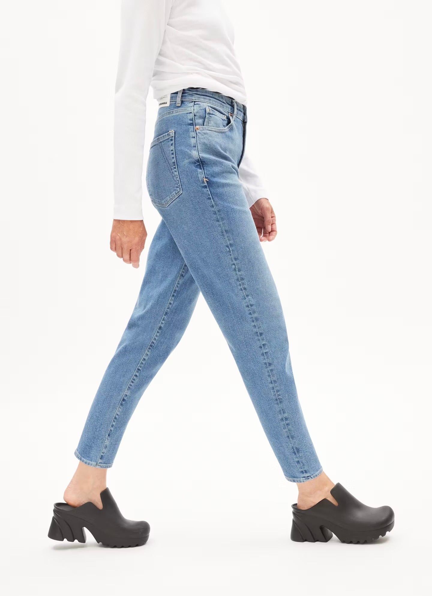 Armedangels - SS24 - Maria Comfort Denim in Sodalite - side on model 3