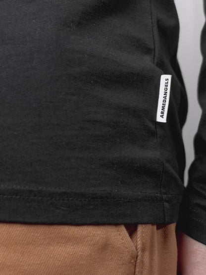 JAAMES LongSleeve T-Shirt in Black