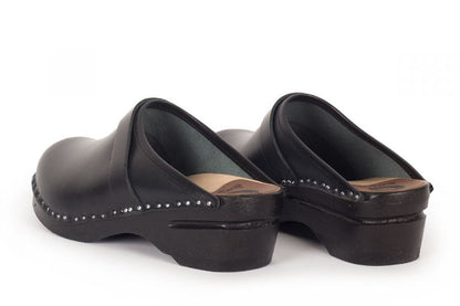 Troentorp - SS24 - Smithy Leather Clog - All Black - Black base - back display 3