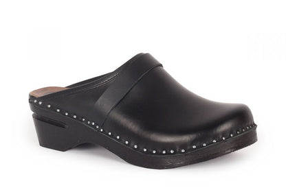 Troentorp - SS24 - Smithy Leather Clog - All Black - Black base - side display 1