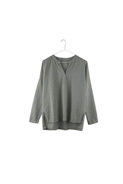 It Is Well L.A Henley Tee-Shirt in Olive