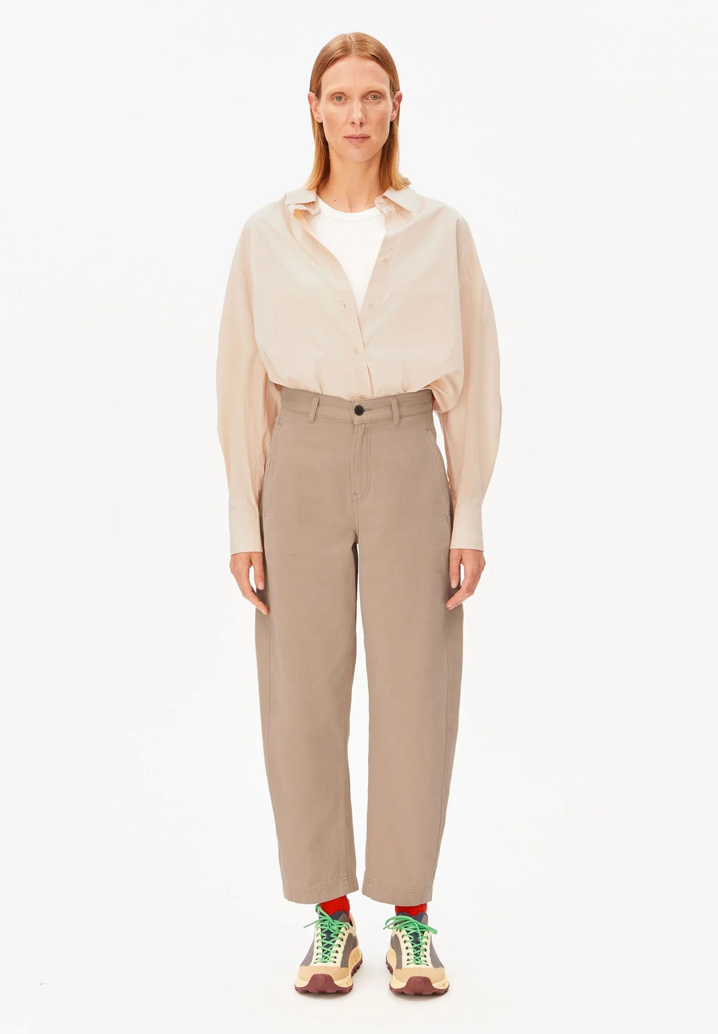 ARMEDANGELS Canada - WORKWEAR CANVAS Barrel Pants in True Camel full front shot on model in matching shirt